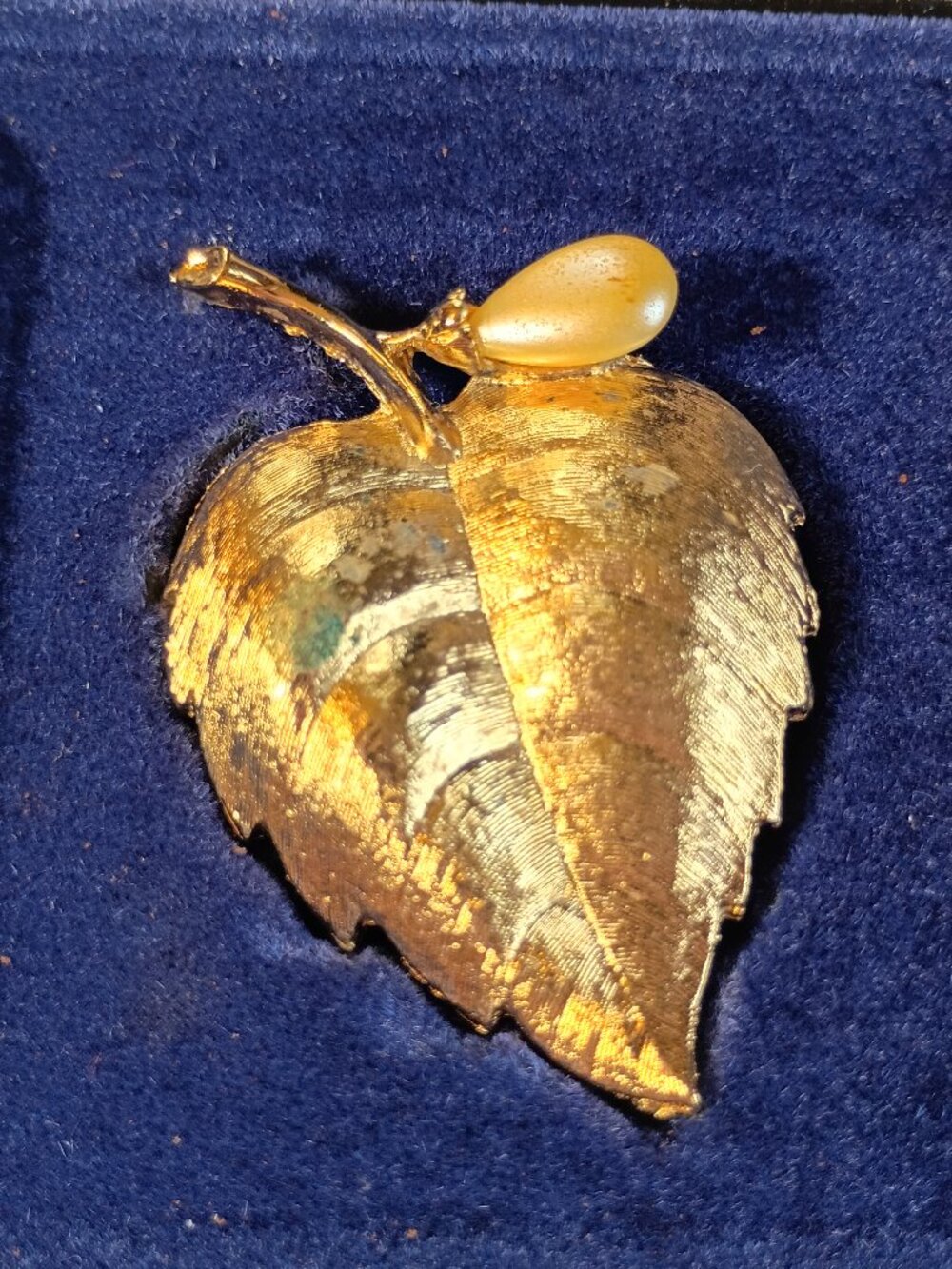 Vintage Avon Goldtone Pin Brooch Leaf Faux Pearl In Original Box